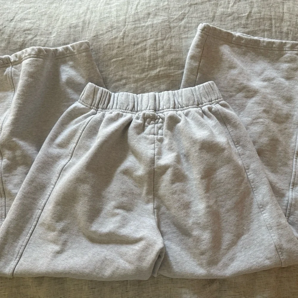 Le Bon Shoppe women’s sweat pants in size medium light grey - Picture 4 of 7